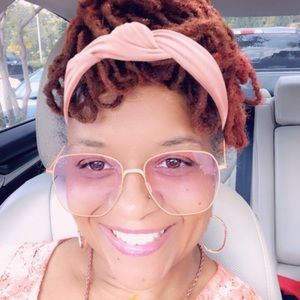 Meet your Posher, Carole